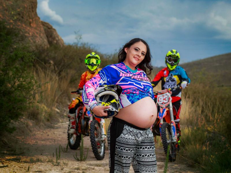 Dulce Hernández, Pregnant Photoshoot @ Av. De la Cantera, Chihuahua
